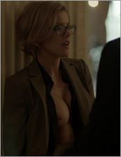 Kathleen Robertson Nude Pictures